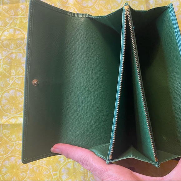 Louis Vuitton Green Epi leather Sarah Project Wallet - Picture 4 of 11